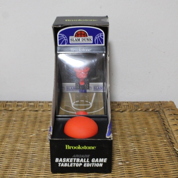 Brookstone. Slam Dunk Basketball Game Tabletop Edition. - Picture 1 of 9